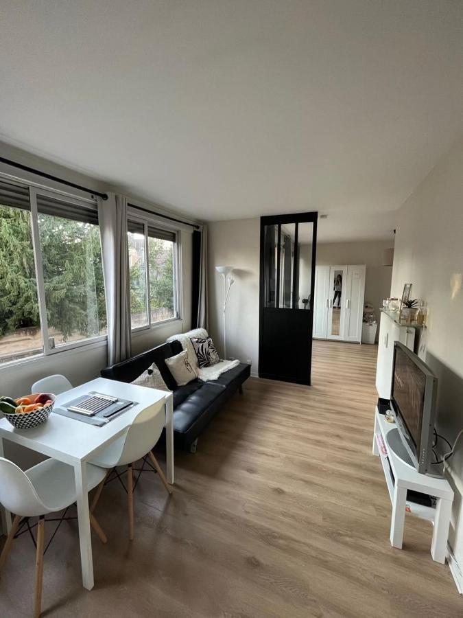 Apartment Centre + Parking *